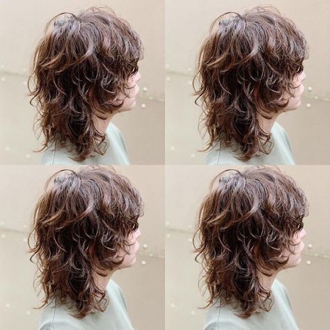 Hangodango on tiktok Short Grunge Hair, Bangs Curly, Hair Inspiration Short, Hair Aesthetic, Haircuts For Curly Hair, Shot Hair Styles, Hair Stylies, Alternative Hair, Short Hair Haircuts