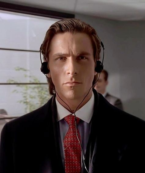 American Physco Headphone, Christian Bale Patrick Bateman, Patrick American Physco, Literal Me Characters, American Pyscho Costumes, Jean American Physco, Funny Hear Me Out, Christian Bale Funny, Hear Me Out Funny