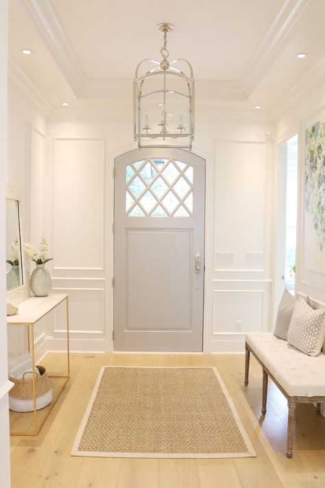 Foyer Decorating, Door Color, Room Doors, House Entrance, White Decor, My New Room, Home Fashion, Entryway Decor, White Walls