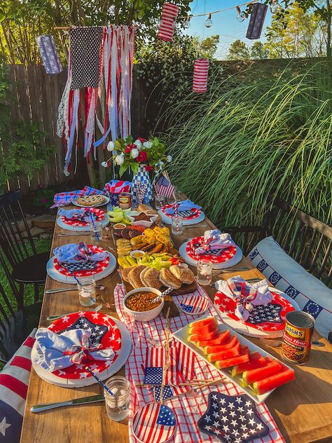 Fourth Of July Barbecue, Memorial Day Camping, Patriotic Picnic, Memorial Day Barbeque Ideas, Memorial Day Pool Party, Fourth Of July Bbq, Bbq Picnic, Fourth Of July Picnic, 4th Of July Barbeque