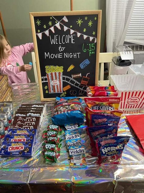 Movie Night Snack Set Up, Indoor Movie Night Party, Indoor Movie Night, Backyard Movie Night Party, Birthday Movie Night, Birthday Sleepover Ideas, Movie Night For Kids, Movie Night Birthday Party, Movie Birthday Party