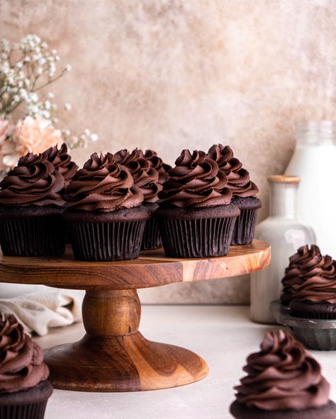 Chocolate Cupcake With Chocolate Icing, Chocolate Cupcakes Photography, Brownie Batter Cupcakes, Chocolate Fall Cupcakes, Elegant Chocolate Cupcakes, Bakery Style Chocolate Cupcakes, Baked Goods Pictures, Cupcake Food Photography, Cupcake Photography Ideas