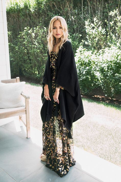 Rachel Zoe's Obsessions For August | The Zoe Report Rachel Zoe Style Outfits, Productive Routine, Rachel Zoe Style, Boho Fashion Over 40, 40 Fashion Women, The Zoe Report, Estilo Boho Chic, Style Muse, Black Outfits