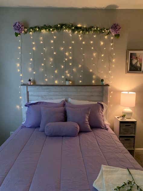 String lights Purple Diy Room Decor, Rapunzel Room Aesthetic, Tangled Room Aesthetic, Fairy Garden Room Ideas, Fairy Light Room Decor, Ideas Para Decorar Cuartos Juveniles, Easy Room Decor, Easy Diy Room Decor, Cute Diy Room Decor