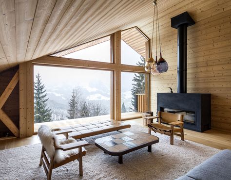 Trendy Alpine Cottage by Studio Razavi - InteriorZine Modern Cabin Interior Design, Modern Mountain Cabin, Modern Cabin Interior, Villa Ideas, Cabin Interior Design, Zen Interiors, House Pics, Nordic House, Retirement House