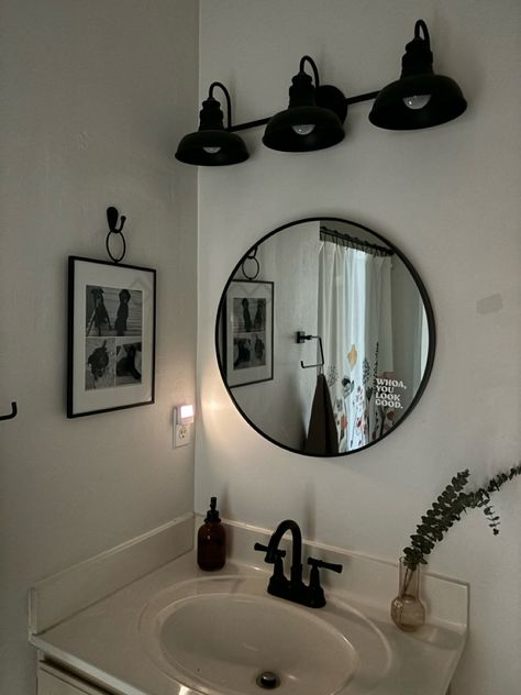 Perfect mirror for your guest bathroom 🪞 Bathroom With Circle Mirror, Black Circle Mirror Bathroom, Circle Mirror Bathroom, Circle Bathroom Mirror, Bathroom Mirror Round, Circle Mirrors, Stairs Bathroom, Round Bathroom Mirror, Pedestal Sink Bathroom