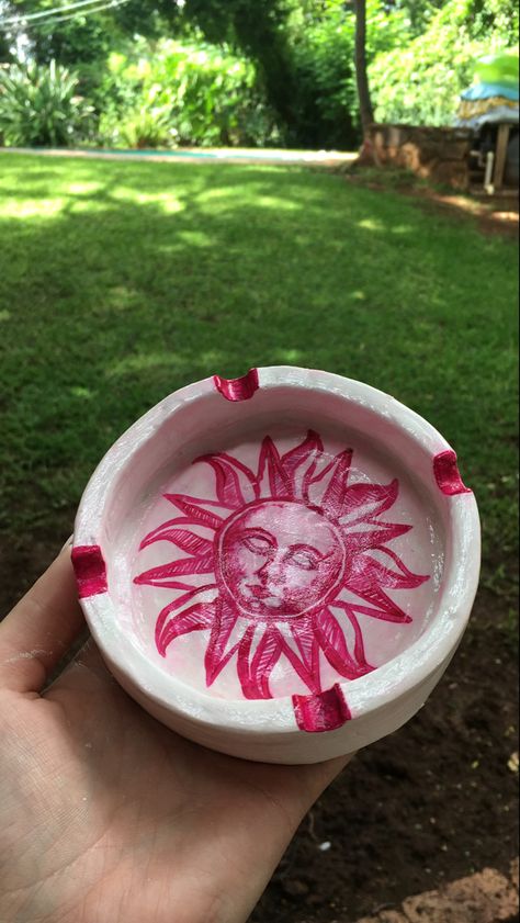 #ashtray #clay #airdryclay #pink #sun #crafts #diy #modgepodge Sun Ashtray Clay, Cool Ashtray Ideas, Artsy Ashtray, Hello Kitty Ash Tray Clay, Clay Ash Trays Aesthetic, Sphere Clay Ideas, Cute Ash Tray Clay, Ashtray Made Of Clay, Cute Ashtray Ideas