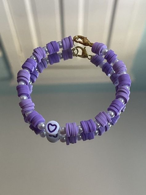 Beads Bracelet Design Purple, Beaded Purple Bracelets, Purple Clay Beads Bracelet, Pink And Purple Clay Bead Bracelet, Clay Bead Bracelet Ideas With Pearls, Clay Bead Bracelet Ideas Valentines, Purple Clay Bead Bracelet Ideas, Clay Beaded Bracelets Ideas, Purple Bracelet Ideas