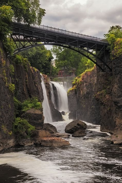 20 Most Beautiful Places to Visit in New Jersey - Page 6 of 17 - The Crazy Tourist Beautiful Places In Usa, Real Housewives Of New Jersey, Most Beautiful Places To Visit, Hiking Places, Largest Waterfall, Garden State, Great Falls, Beautiful Places Nature, The Crazy