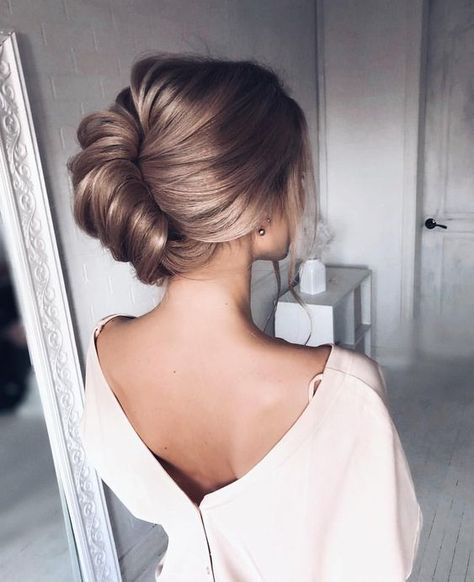 Summer Wedding Hairstyles That Will Keep You Cool — PACIFIC ENGAGEMENTS Down Hairstyles, Summer Wedding Hairstyles, Classy Hairstyles, Peinados Recogidos, French Twist, Wedding Hair And Makeup, Elegant Hairstyles, Wedding Night, Decorations Ideas