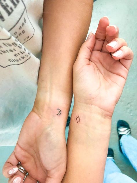 Tiny Sun And Moon Tattoo Matching, Moon And Sun Friend Tattoo, Mini Tattoos For Best Friends, Couple Tattoo Sun And Moon, Tattoo Ideas For Bff, Mini Tattoos Friends, Moon Sun Matching Tattoos, Minimalistic Friendship Tattoo, Small Tattoo For Couples