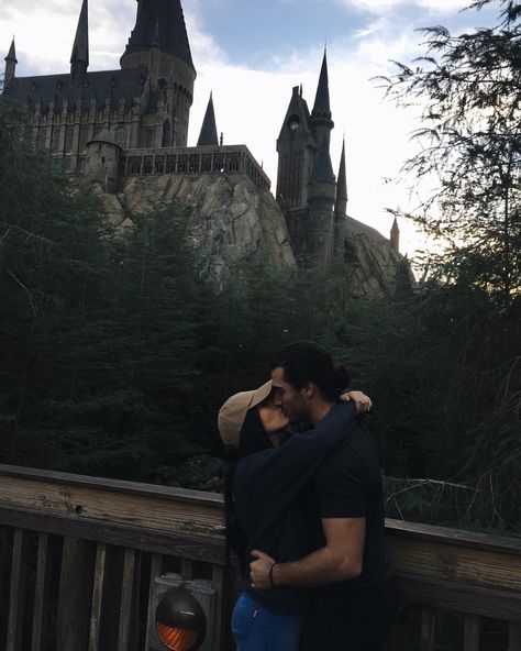 OHMYGOD YES Disneyland Couples Pictures, Gryffindor And Slytherin, Couple Trips, Universal Studios Orlando Trip, Universal Studios Outfit, Orlando Photos, Harry Potter Universal Studios, Disney Photo Ideas, Orlando Travel