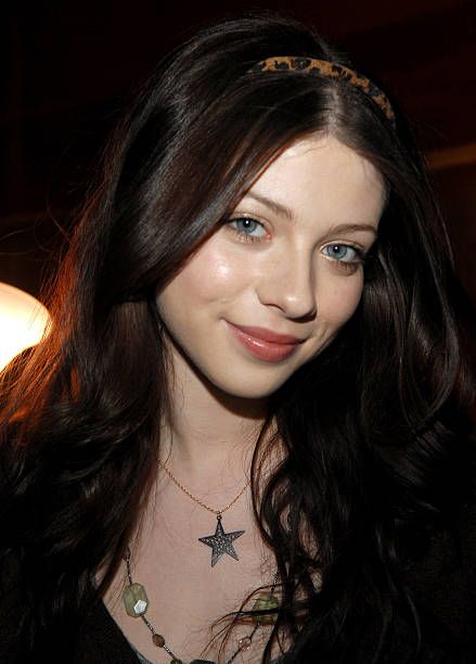 Michelle Trachtenberg Hair, Georgina Sparks, Michelle Trachtenberg, Winter Hair Color, Hazel Eyes, Winter Hairstyles, 2000s Fashion, Look Alike, Gossip Girl