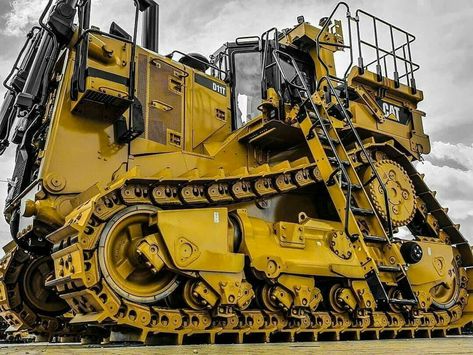 Cat Construction, Truk Besar, Mighty Machines, Earth Moving Equipment, Caterpillar Equipment, Big Tractors, Cat Machines, Crawler Tractor, Heavy Construction Equipment