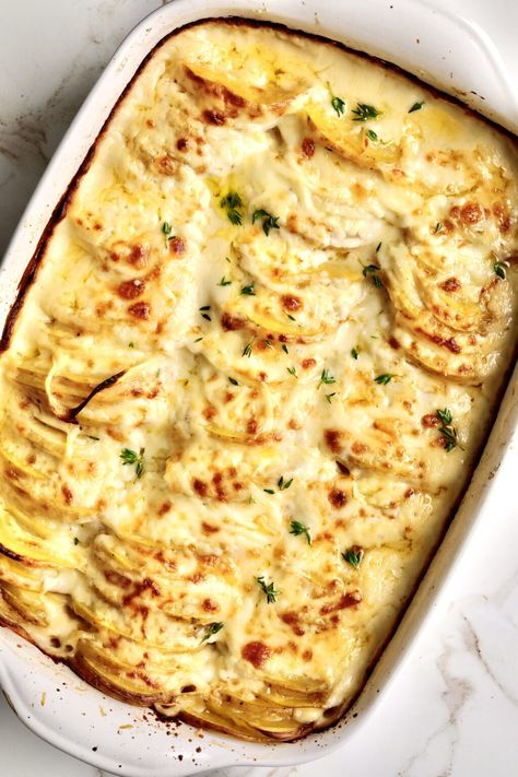 Best Creamy Au Gratin Potatoes Recipe (Dad's Famous) - CucinaByElena Creamy Au Gratin Potatoes, Creamy Garlic Potatoes, Au Gratin Potatoes Recipe, Gratin Potatoes Recipe, Potato Gratin Recipe, Potato Sauce, Loaded Potatoes, Au Gratin Potatoes, Au Gratin Potato Recipes