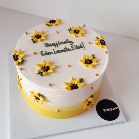 Sunflower Birthday Cakes, Buttercream Birthday Cake, Cactus Cake, Birthday Cake For Mom, Simple Cake Designs, Funny Birthday Cakes, Mini Cakes Birthday, Birthday Cakes For Women, Easy Cupcakes