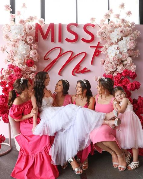 Bridal Shower Photography Ideas, Bride To Be Theme Ideas, Bride To Be Dress Ideas, Bridal Shower Pictures, Illustration Hair, Bride To Be Decorations, Bridal Shower Photography, Shower Pictures, Wedding Theme Color Schemes