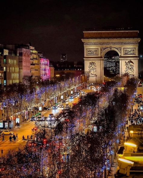 Les Champs Elysees, Champ Elysees, Avenue Des Champs-élysées, Champs Elysees Paris, Champs Élysées, Awesome Nature, I Love Paris, Paris At Night, Paris Love