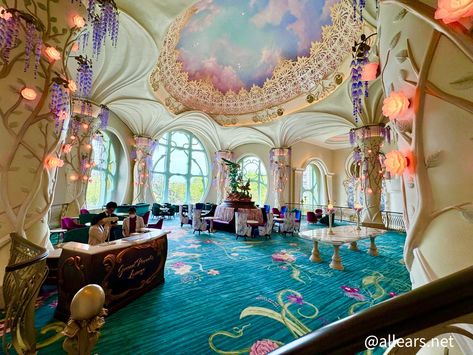 FULL TOUR: Your Jaw Will DROP When You See The Rooms in Disney’s NEWEST Hotel Disney Hotel Room, Castle Aesthetic Interior, Fantasy Hotel, Disney Hotels Room, Vero Beach Disney, Disney Hotel, Tangled Wallpaper, Disney Wilderness Lodge, Theme Hotel