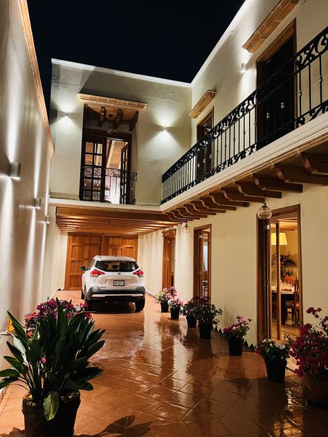 Spanish Ranch Style Homes Interior, Mexican Style House Interiors, Casas En Mexico Ideas Fachadas, Houses Mexico, Small Hacienda Style Homes, Mexican House Aesthetic, Spanish Ranch Style Homes, Mexican Style House, Hacienda Homes