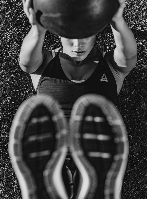 Reebok Activchill on Behance Back Fitness Women Photo, Athletic Lifestyle Photography, Weight Training Photography, Black And White Fitness Photography, Fitness Woman Photo, Workout Black And White, Fitness Black And White, Outdoor Fitness Photography, Gym Photoshoot Women