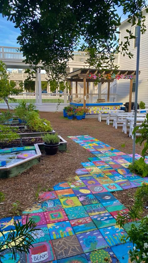 School Garden Art Projects, School Gardening Club Ideas, School Eco Garden, Community Garden Ideas Projects, School Landscape Ideas, Beautification Projects Community, School Gardens Elementary, School Beautification Ideas, Community Garden Aesthetic