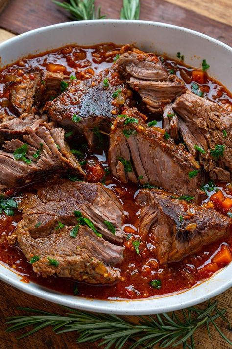 Italian Pot Roast (Straccato) Pot Roast With Stew Meat, Top Round Recipe, Delicious Italian Dinner Recipes, Over The Top Recipes, Good Italian Food, Dinner Ideas Beef Main Dishes, Holiday Pot Roast, Italian Stew Recipes, Italian Veal Recipes