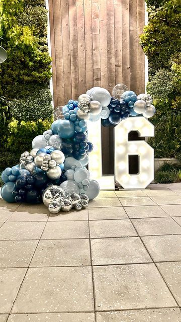 Sulma Pineda on Instagram: "Give me all the blues ! This color combo , the bubble balloons , the disco balls ! Yes......!!Thank you to our dear client for trusting us in bringing her vision together. Thank you @hartandmainevents for having us again ! One our favorite venues ♥️#sweetsixteen #sweet16 #sixteencandles #birthdaygirl #ballloongarland #marqueenumbers #balloonarch #birthdaygirl #birthdayballoons" Sweet 16 Balloon Decorations Blue, Sweet Sixteen Light Blue Theme, 18th Birthday Party Color Schemes, Light Blue And Silver Sweet 16, Sweet Sixteen Party Color Schemes, White And Blue Theme Party, Sweet Sixteen Blue Theme, Light Blue And Gold Sweet 16, Sweet 16 Color Schemes Blue