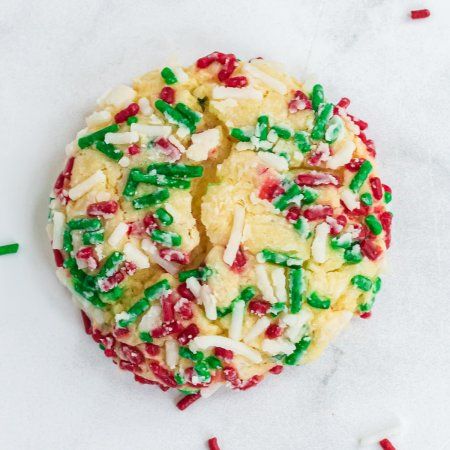 Ooey Gooey Christmas Cookies - Balancing Motherhood Gooey Christmas Cookies, Butter Christmas Cookies, Ooey Gooey Butter Cookies, Gooey Butter Cookies, Gooey Cookies, Strawberry Cake Mix, Gooey Butter Cake, Christmas Recipes Appetizers, Hot Chocolate Cookies