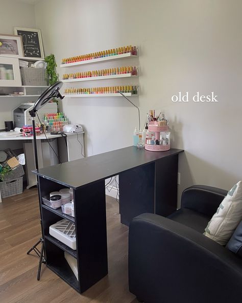 swipe to build my desk with me 🤭 i’ve had this desk for awhile now but had to share the step by step with you 🌿 @ikeacanada @ikea - alex drawers - tabletop @neatfi - desk lamp message @_thejadeaesthetic today! professional nail tech & artist, specializing in nail art. 🎨 check out our website for info, prices, policies! 💅🏼 join the broadcast channel in my bio for updates! 🌿🥰 #naildesk #naildesks #nailtechdesk #nailtechroom #aestheticsroom #nailtechstudio #aestheticsstudio #ikeanaildesk... Nail Tech Setup At Home, Nail Tech Station, Nail Tech Room, Nail Tech Desk, Nail Tech Station At Home, Home Nail Salon Ideas, Alex Drawers, Nail Room Ideas, Tech Room