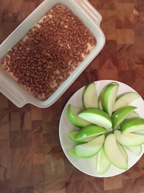 Skor Apple Dip, Skor Dip, Simple Dips, Cream Cheese Apple Dip, Study Snacks, 16 December, Sweet Dips, Apple Dip, Easy Dips