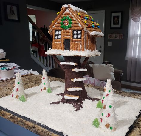 Tree Gingerbread House, Mansion Gingerbread House, Ginger Bread House Village Ideas, Gingerbread House Beginner, Architectural Gingerbread House, Treehouse Gingerbread House Ideas, Gingerbread Treehouse Ideas, Lighthouse Gingerbread House, Wood Cabin Gingerbread House