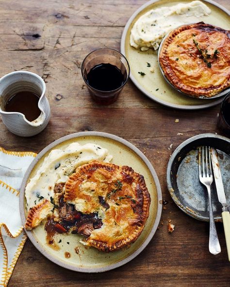 Manly Food, Beef And Mushroom Pie, Savory Pies Recipes, Onion Pie, Mushroom Pie, Delicious Magazine, British Baking, Savory Pie, Simply Delicious