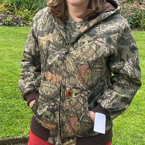 Carhartt Mossy Oak Camo Jacket True Tag Is A Women’s Xl (Model Is A Women’s Large And Fits Comfortably) So More Like A Women’s Large/Men’s Medium. Brand New With Tag! Carhartt Outfit, Camo Jacket Outfit, Carhartt Jackets, Mossy Oak Camo, Carhartt Jacket, Carhartt Women, Mossy Oak, Camo Jacket, Camo