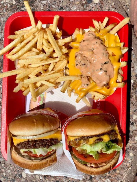 Quick In-N-Out lunch in San Francisco #innout #animalstyle In And Out, Fast Food Lunch, American Lunch, Mcdonalds Aesthetic, Burger Board, Food Museum, In And Out Burger, American Fast Food, In N Out Burger