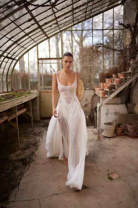 Wedding Dresses That Can Be Worn Again, Brianna Wedding Dress, Mesh Overlay Wedding Dress, Simple Stunning Wedding Dress, Old Glamour Wedding Dress, Scoop Neck Bridal Gown, Dana Harel Wedding Dress, Modern Beach Wedding Dress, Etherial Wedding Dress