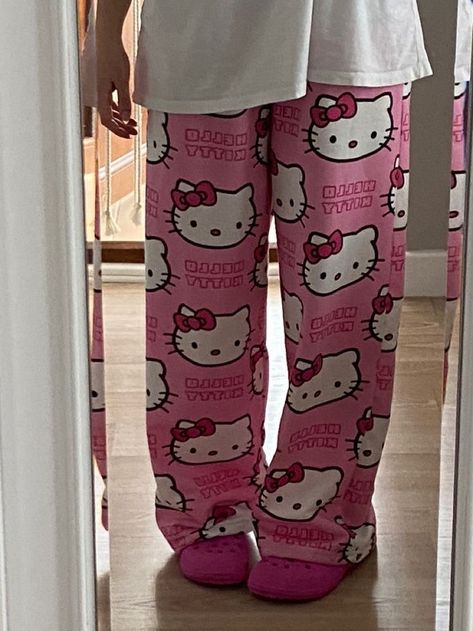 Hello Kitty Pajama Set, Pijama Da Hello Kitty, Hello Kitty Pyjamas, Hello Kitty Pijama, Hello Kitty Pajamas, Sanrio Outfits, Kawaii Coquette, Fashion Trousers, Kitty Clothes