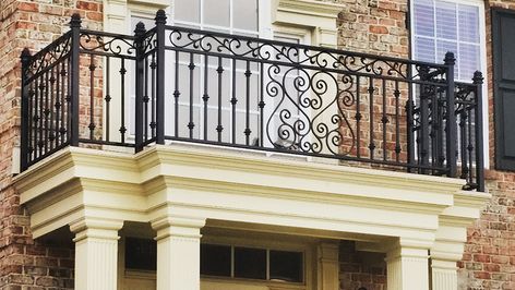 Wrought Iron Balcony Railing, Reling Design, Iron Railings Outdoor, Pagar Modern, Wrought Iron Balcony, Aluminum Railings, Iron Balcony Railing, Townhouse Exterior, Balcony Grill