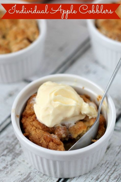 Individual Apple Cobbler, Ramkin Recipes, Apple Cobbler Easy, Individual Treats, Ramekin Dessert, Ramekin Recipe, Apple Cobbler Recipe, Baked Apple Dessert, Apple Desserts Easy