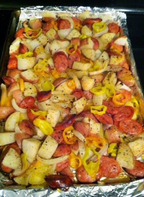 Oven Roasted Sausage, Sausage Potatoes And Peppers, Roasted Sausage, Sausage Potatoes, Stuffed Banana Peppers, God Mat, Sausage Recipes, Spaghetti Squash, Sausages