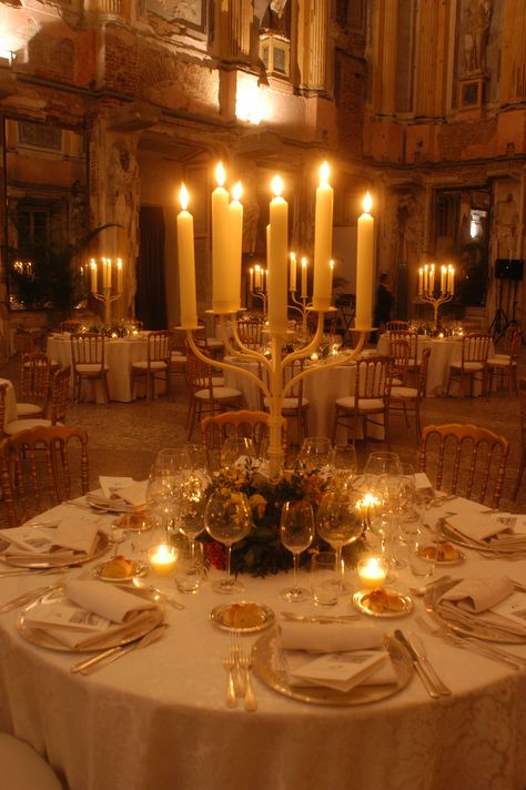 Newmi - Ministers Gala dinner - Formal atmosphere - Table setting Formal Dinner Setting, Table Setting Etiquette, Formal Dinner Table, Gala Decorations, Dinner Party Dress, Formal Table Setting, Perfect Dinner Party, Diner Table, Gala Themes