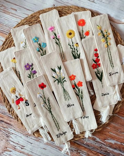 Embroidery.Вышивка.Handmade | @idea_time1 | Instagram Handmade Bookmarks Diy, Clothes Embroidery Diy, Crochet Leaf Patterns, Simple Hand Embroidery Patterns, Embroidery Hoop Wall Art, Diy Embroidery Designs, Hand Embroidery Videos, Embroidery Book, Hand Work Embroidery