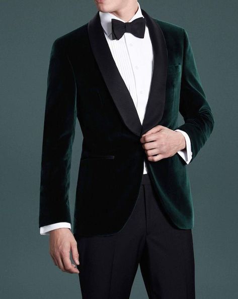 Funky Tuxedo Men, Velvet Tuxedo Men, Velvet Men Suit, Heartstopper Aesthetic, Velvet Blazer Outfit, Black Tuxedo Wedding, Tom Ford Tuxedo, Tux Wedding, Cool Tuxedos