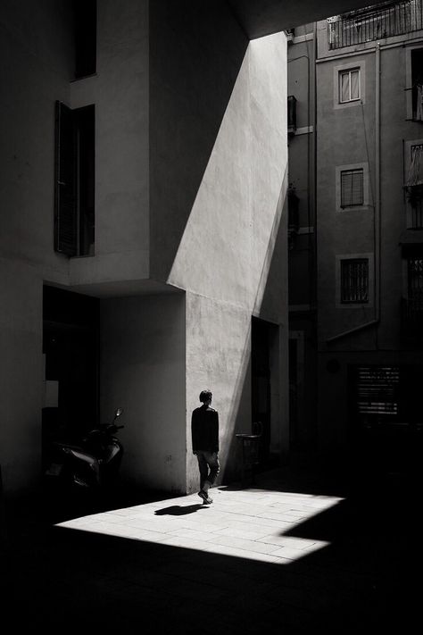 Fotografi Urban, Shadow Photography, Fotografi Editorial, Black And White Photograph, Minimalist Photography, Cinematic Photography, Monochrome Photography, Chiaroscuro, Abstract Photography