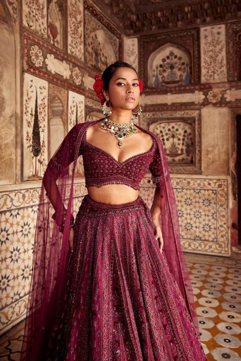 Payal Keyal's Shalimar Collection Is Every Winter Bride's Dream - ShaadiWish Marron Lehanga Bride, Payal Keyal, Velvet Bridal Lehenga, Wedding Lengha, Bridesmaid Dress Ideas, Patterned Bridesmaid, Indian Royalty, Patterned Bridesmaid Dresses, Engagement Lehenga