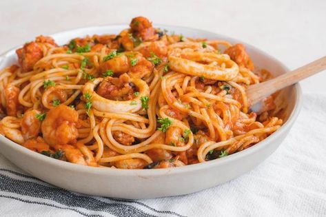 Marinara Spaghetti, Spaghetti Seafood, Seafood Marinara, Seafood Spaghetti Recipe, Marinara Pasta, Pasta Marinara Recipes, Marinara Recipes, Spaghetti Marinara, Seafood Marinara Recipes