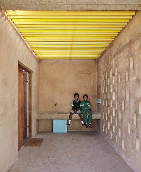 Ithuba_orangefarm_01 Orange Farm, Preschool Designs, African House, Kindergarten Design, Arch Interior, Bamboo House, Brick Architecture, Vernacular Architecture, William Turner