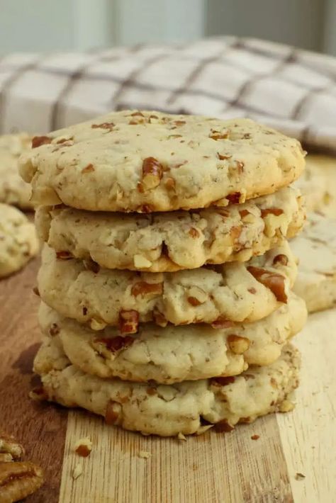 Pecan Sandies Cookies, Sandies Cookies, Sandies Recipe, Small Town Woman, Pecan Sandies, Snack Easy, Buttery Shortbread Cookies, Midday Snack, Buttery Shortbread