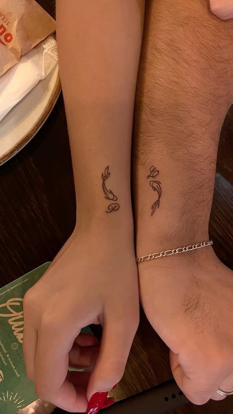 Cute Men Tattoos, Small Tattoos With Boyfriend, Matching Tattoos Men And Women, Couple Cute Tattoo, Cute Small Couple Tattoos Simple, Tattoo Of Names For Men, Couple Matching Small Tattoos, Small 5 Tattoo, Matching Tats Couple