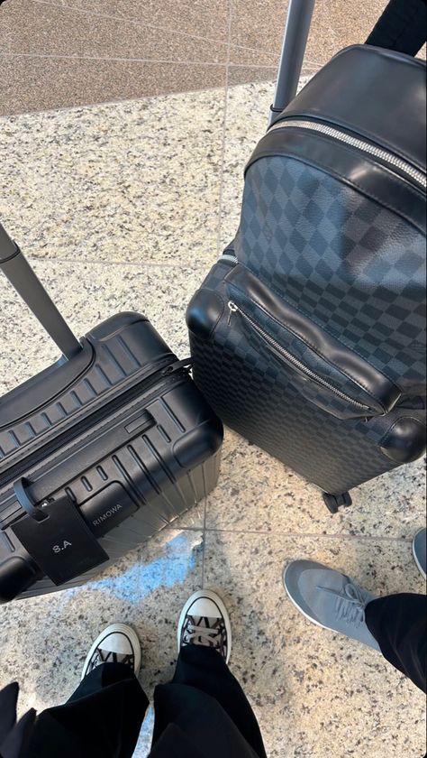 #rimowa #rimowaessential #rimowacolours #luggage #suitcase #travel #travelgram #traveling #holiday #fashion #aesthetic Rimowa Luggage Aesthetic, Suitcase Rimowa, Rimowa Black, 2030 Vision, Black Rimowa, Rimowa Luggage, Suitcase Travel, Life Vision, Life Vision Board